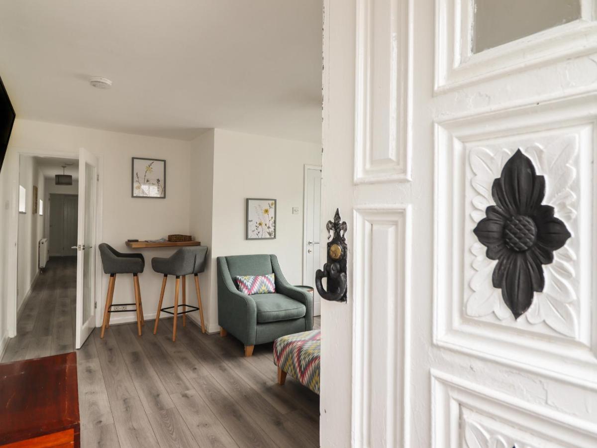The Old Coach House Apartment Conwy Bagian luar foto